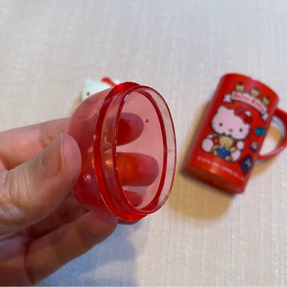 Hello Kitty 90’s Collectables Toothbrush Holder & Cup - Picture 3 of 7
